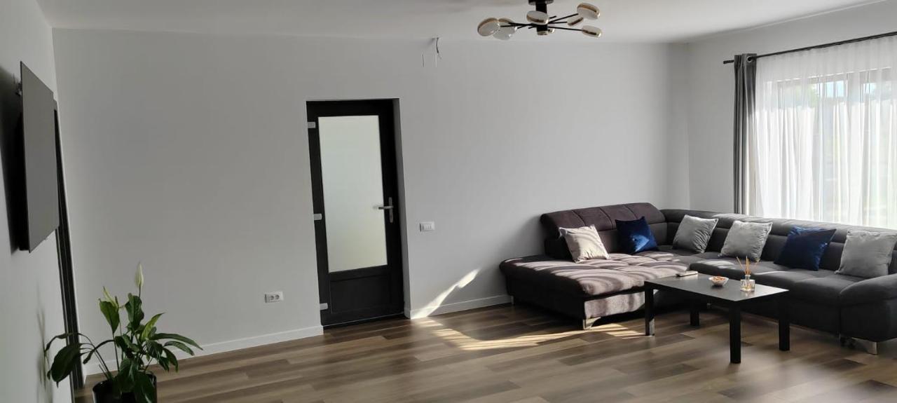 Casira Guesthouse Sînmartin Zewnętrze zdjęcie